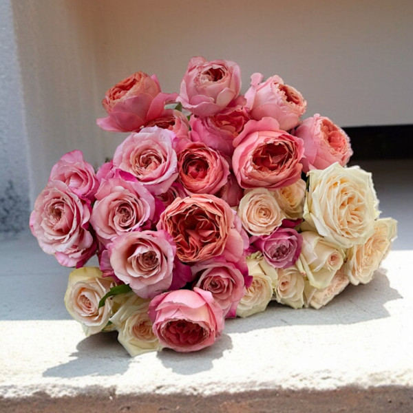 Puokštė "Bijūninių Rožių Gama" 31 vnt. žiedų, -30%