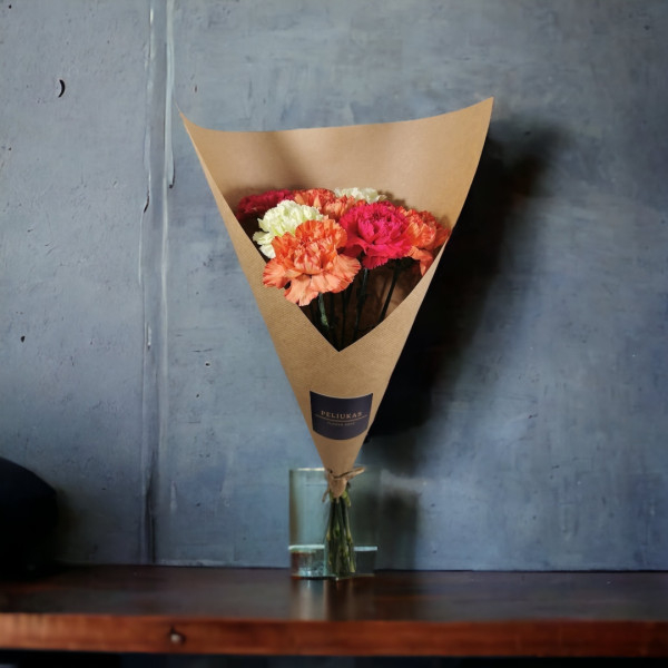 Puokštė "Gvazdikų Gama" 31 vnt. žiedų, -30%