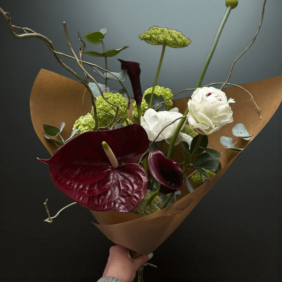 Puokštė „Urban Contrast“ — City Line...