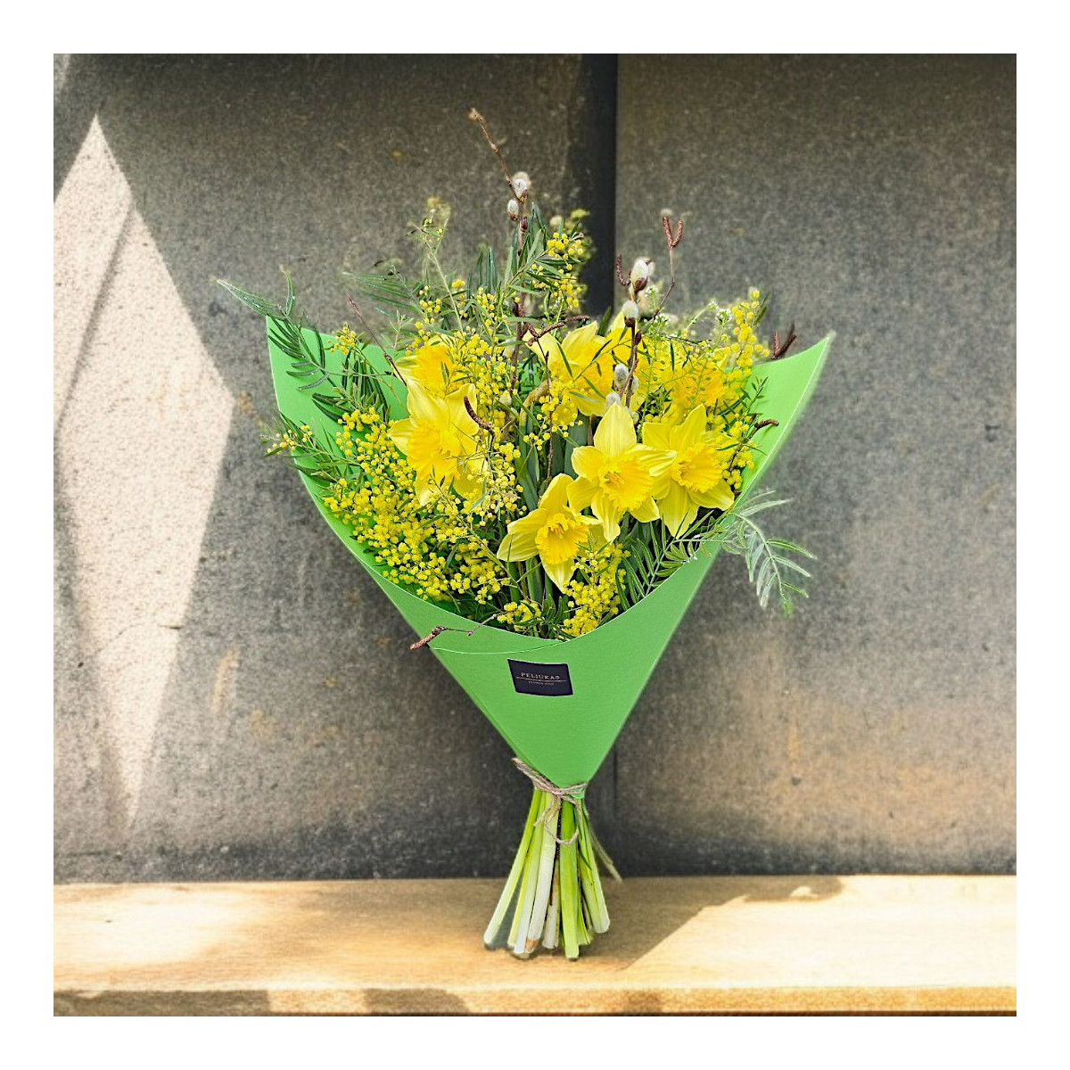 Puokštė "Narcizų flamenko"